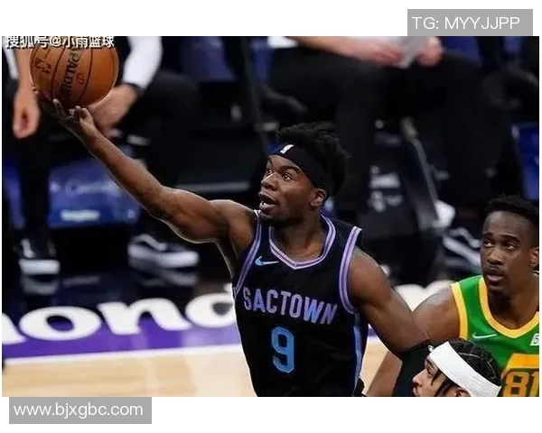 深圳网球队灵活性引发热议球员表现与战术调整的深层探讨 深圳网球队灵活性引发热议球员表现与战术调整的深层探讨