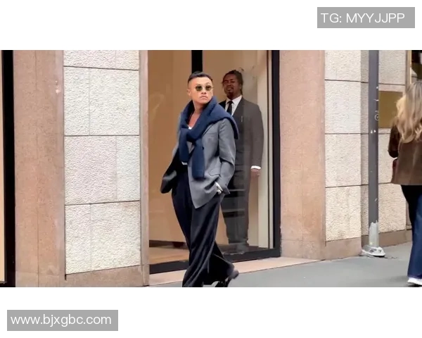 米兰足球明星太太团的时尚生活与社交圈揭秘